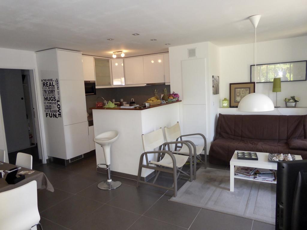 Apartamento Les Enganes Fréjus Exterior foto